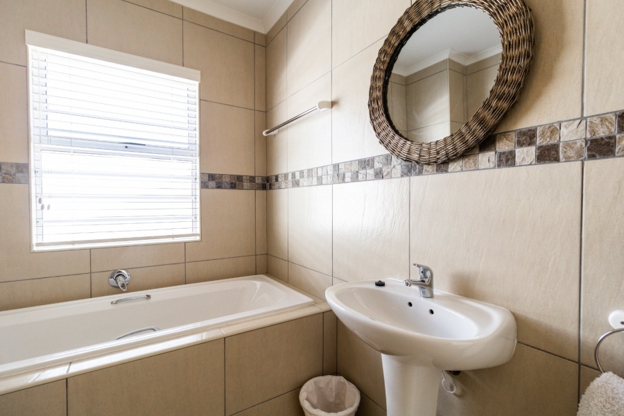 3 Bedroom Property for Sale in St Helena Views Western Cape